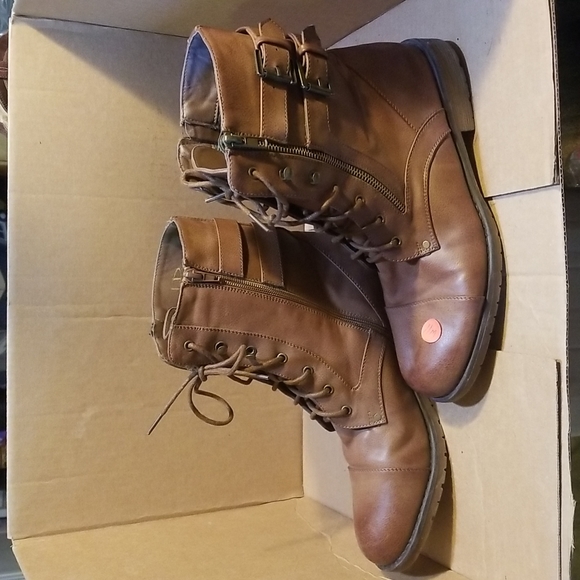 I.D. Required  boots sz 11m - Picture 3 of 6